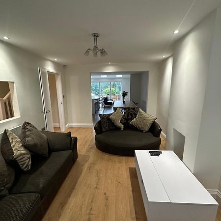 5 Bedroom House In Orpington Bagian luar foto