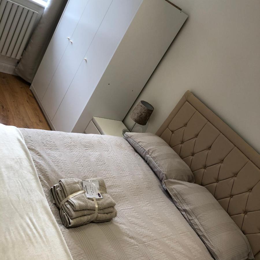 5 Bedroom House In Orpington Bagian luar foto