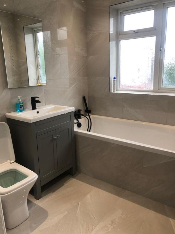 5 Bedroom House In Orpington Bagian luar foto