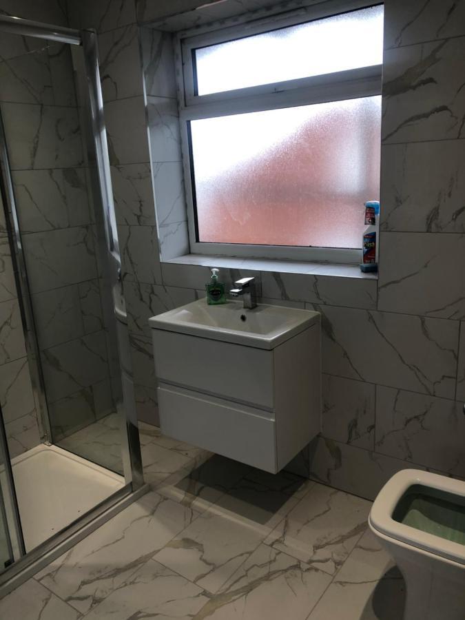 5 Bedroom House In Orpington Bagian luar foto