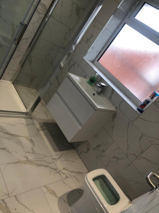 5 Bedroom House In Orpington Bagian luar foto