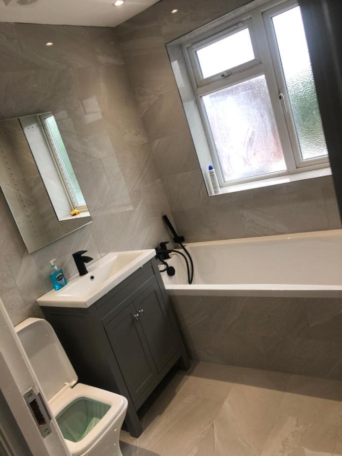 5 Bedroom House In Orpington Bagian luar foto