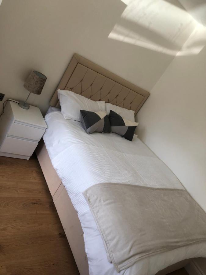 5 Bedroom House In Orpington Bagian luar foto