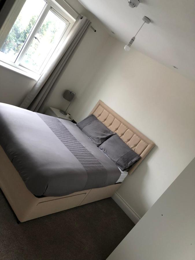 5 Bedroom House In Orpington Bagian luar foto