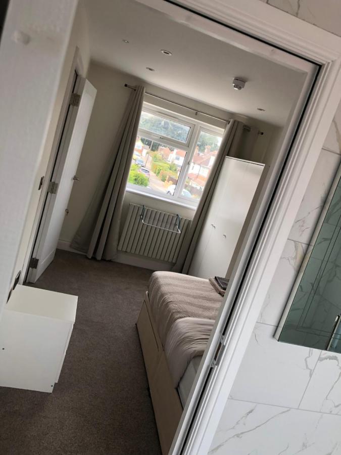 5 Bedroom House In Orpington Bagian luar foto