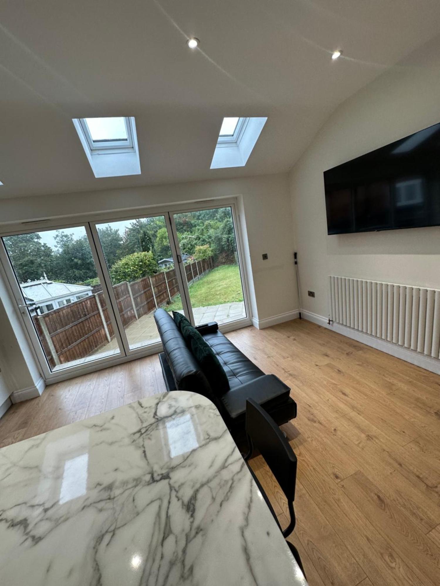 5 Bedroom House In Orpington Bagian luar foto